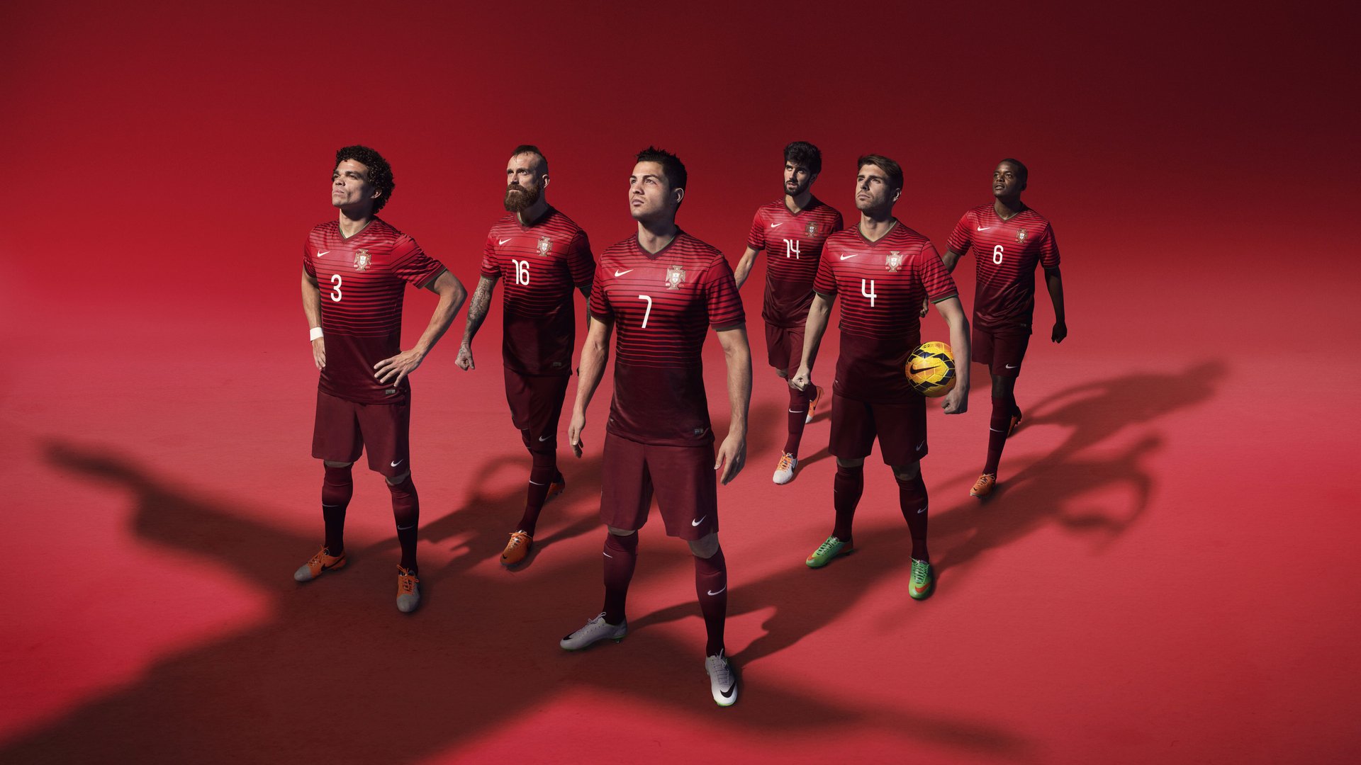 C罗的传奇旅程:在沙特联赛的百球里程碑背后,c罗沙滩踢球